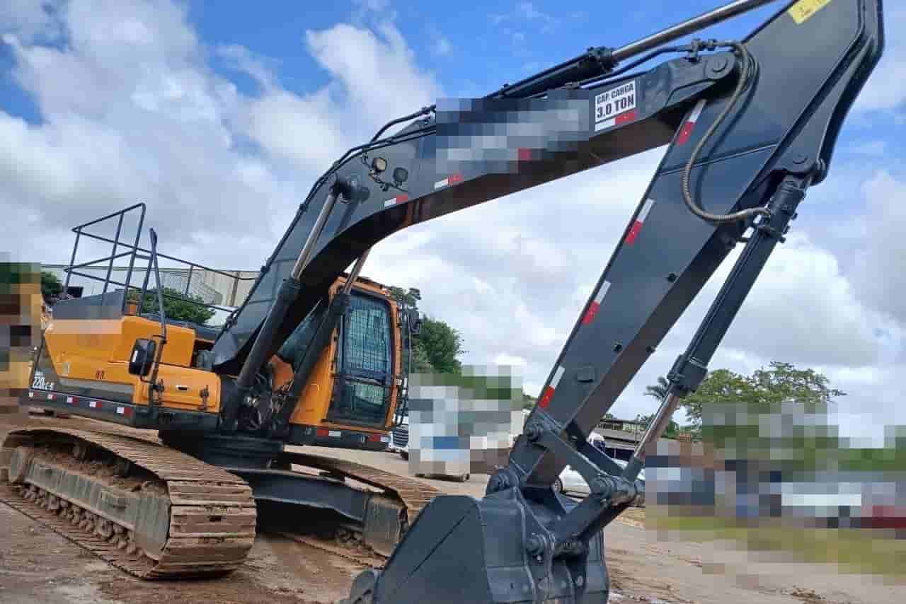 Escavadeira Caterpillar 320 D2L 2016 - imagem de fundo