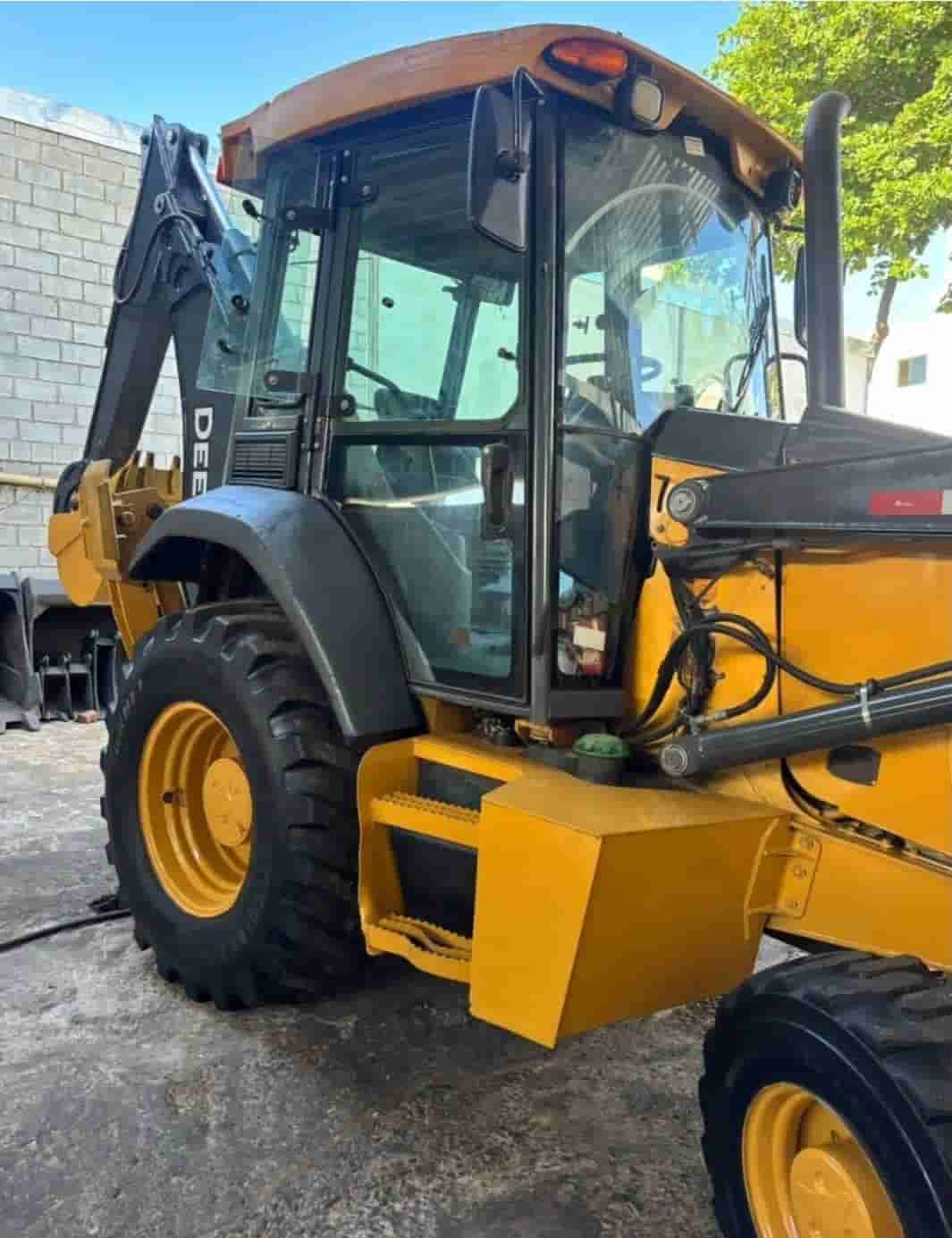 Retroescavadeira John Deere John Deere 2021 - imagem de fundo