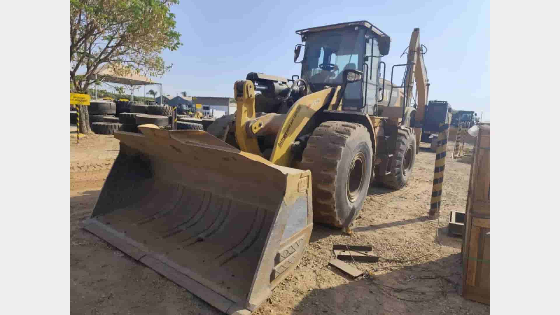 Pá Carregadeira Caterpillar 950L 2017 - imagem de fundo