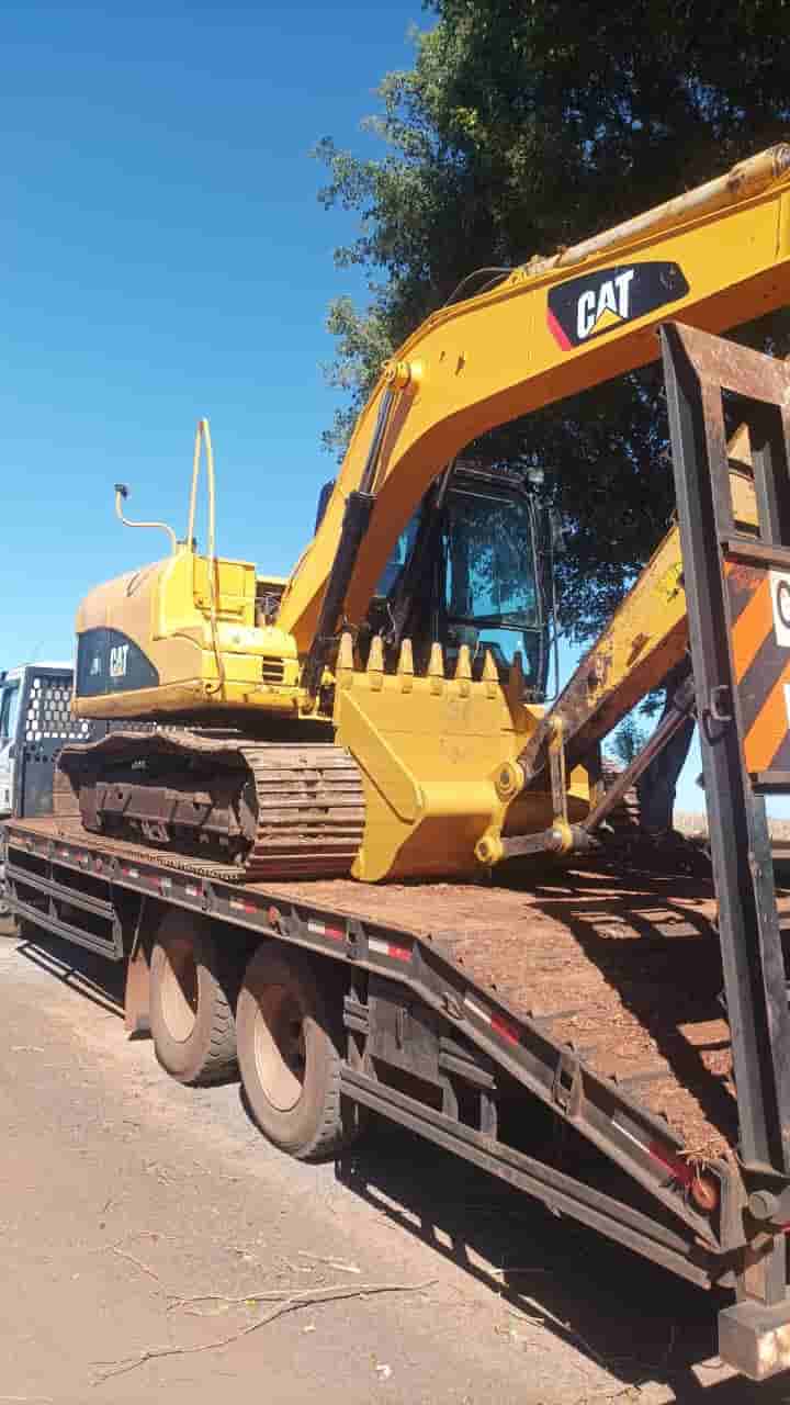 Escavadeira Caterpillar 312DL 2013 - imagem de fundo