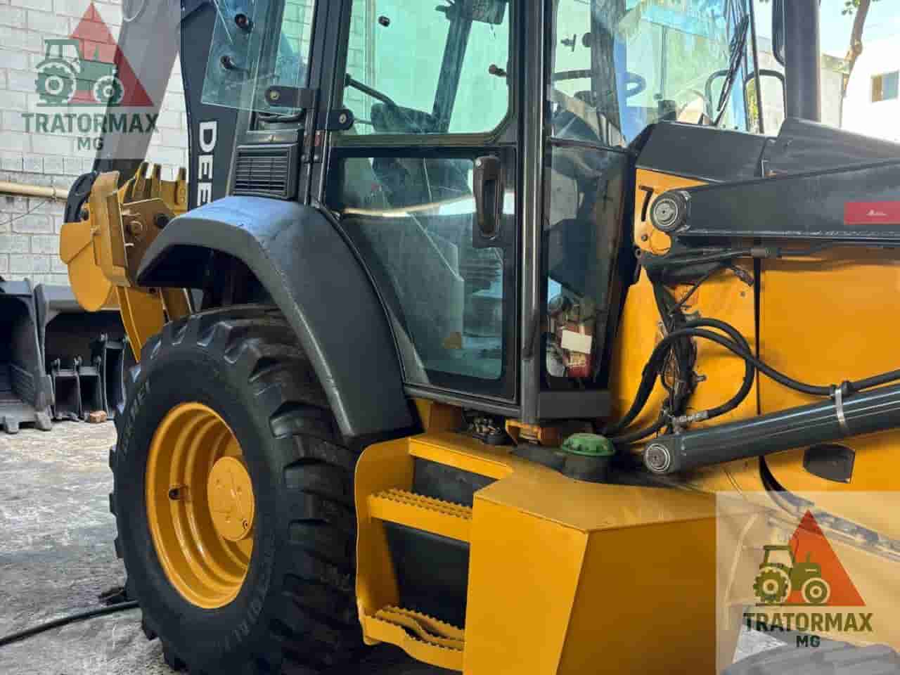 Retroescavadeira John Deere 310 L 2021 - imagem de fundo