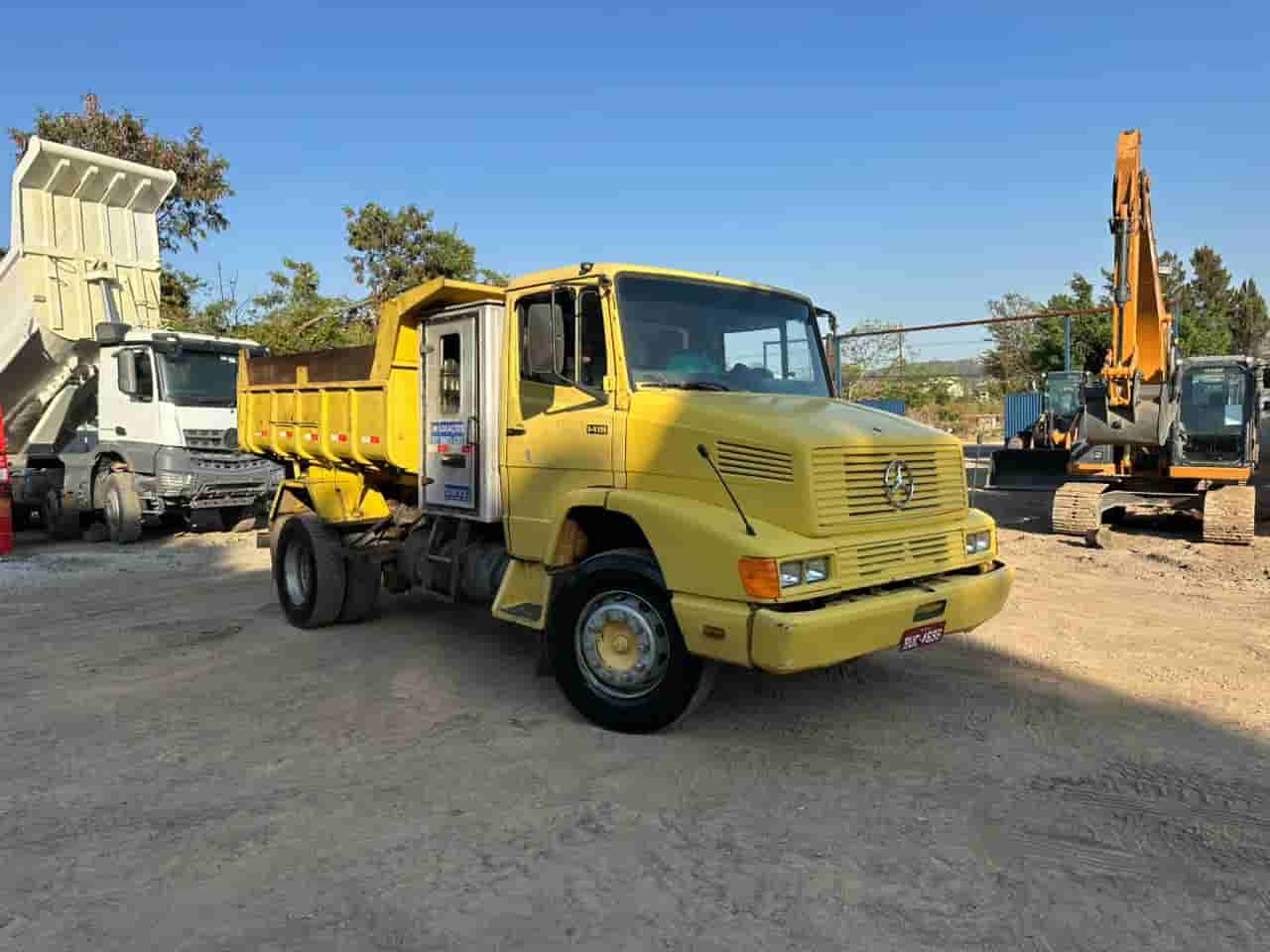 Caminhão Mercedes Benz 1418 1990 - imagem de fundo