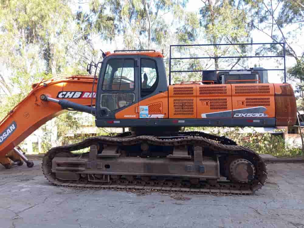 ESCAVADEIRA PARA SUCATAS Doosan DX530LC 2019 - imagem de fundo
