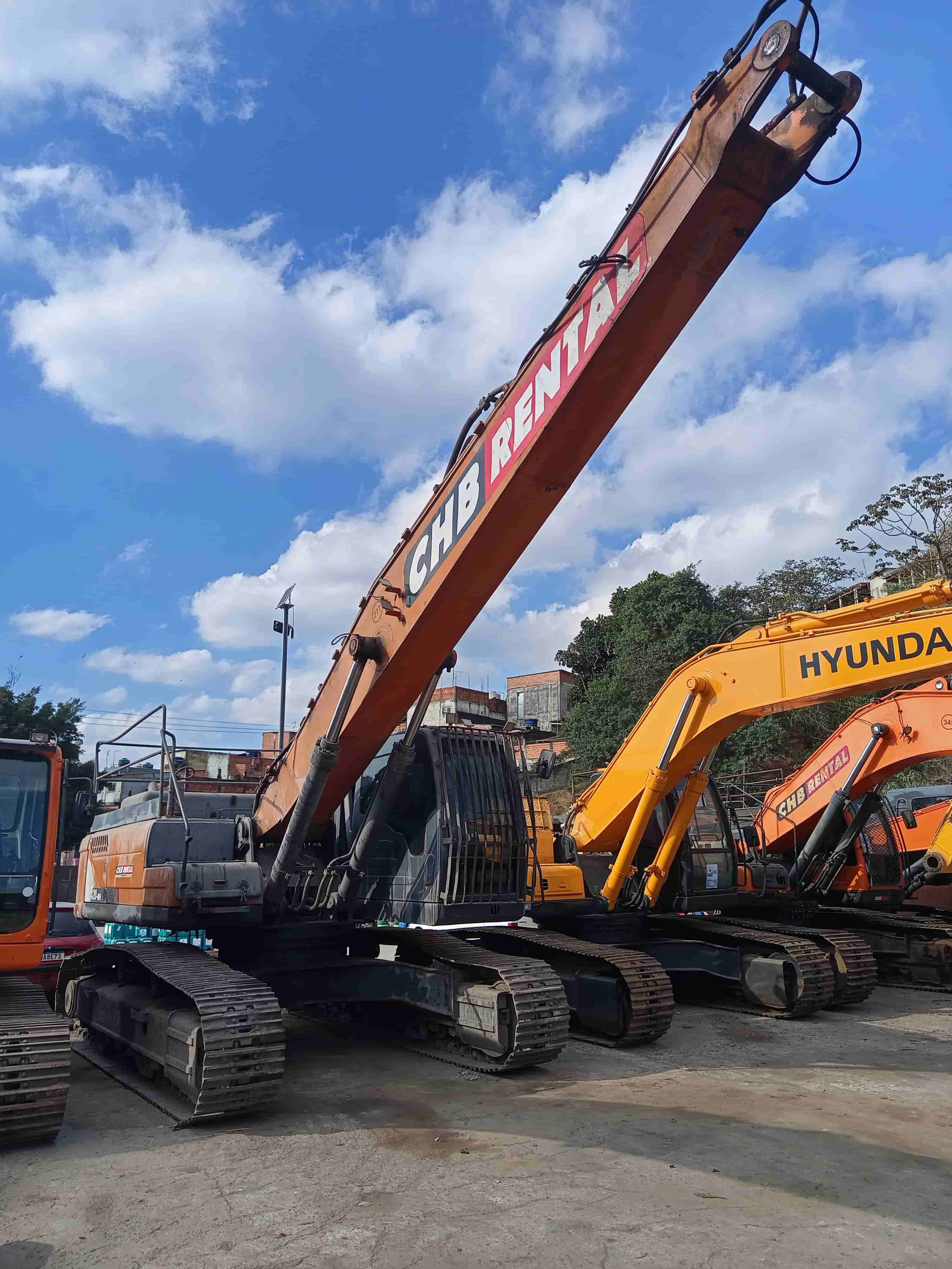 ESCAVADEIRA PARA SUCATAS Hyundai R380LC 2014 - imagem de fundo