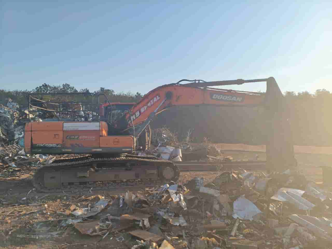 ESCAVADEIRA PARA SUCATAS Doosan DX 225 LC 2019 - imagem de fundo