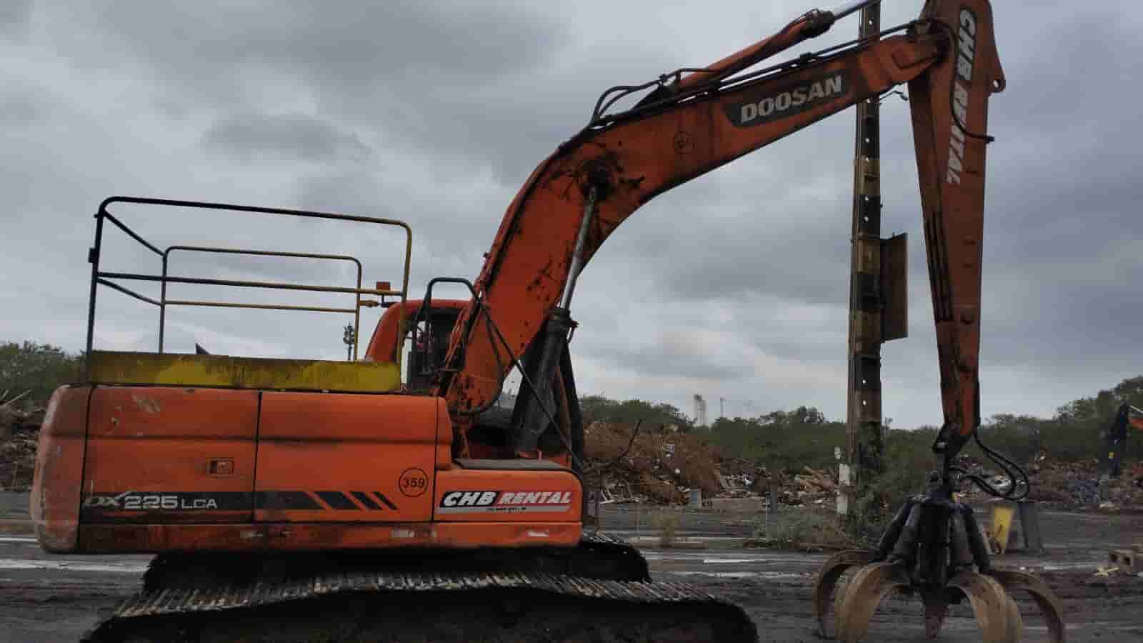 ESCAVADEIRA PARA SUCATAS Doosan DX 225 LC 2009 - imagem de fundo