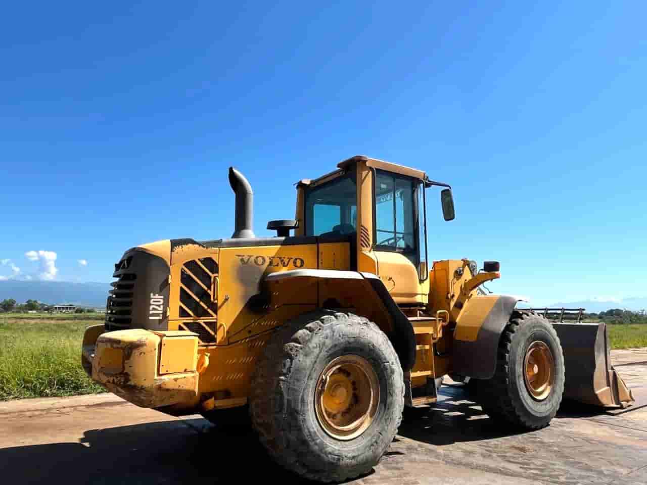 Pá Carregadeira Volvo L120F 2014 - imagem de fundo