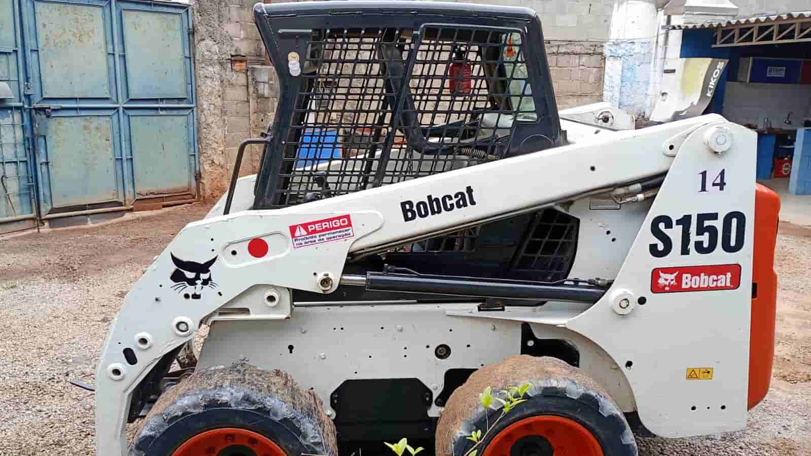Mini Carregadeira Bobcat S150 2012 - imagem de fundo