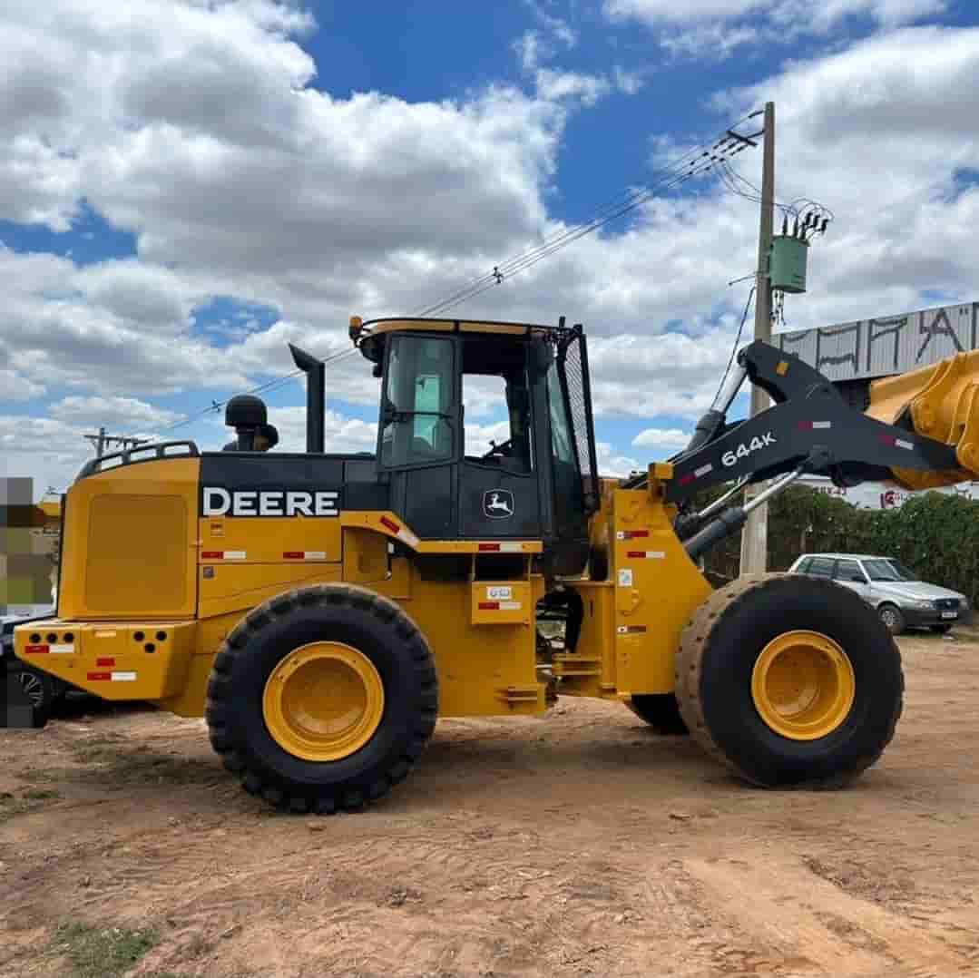 Pá Carregadeira Jonh Deere  644K 2015 - imagem de fundo