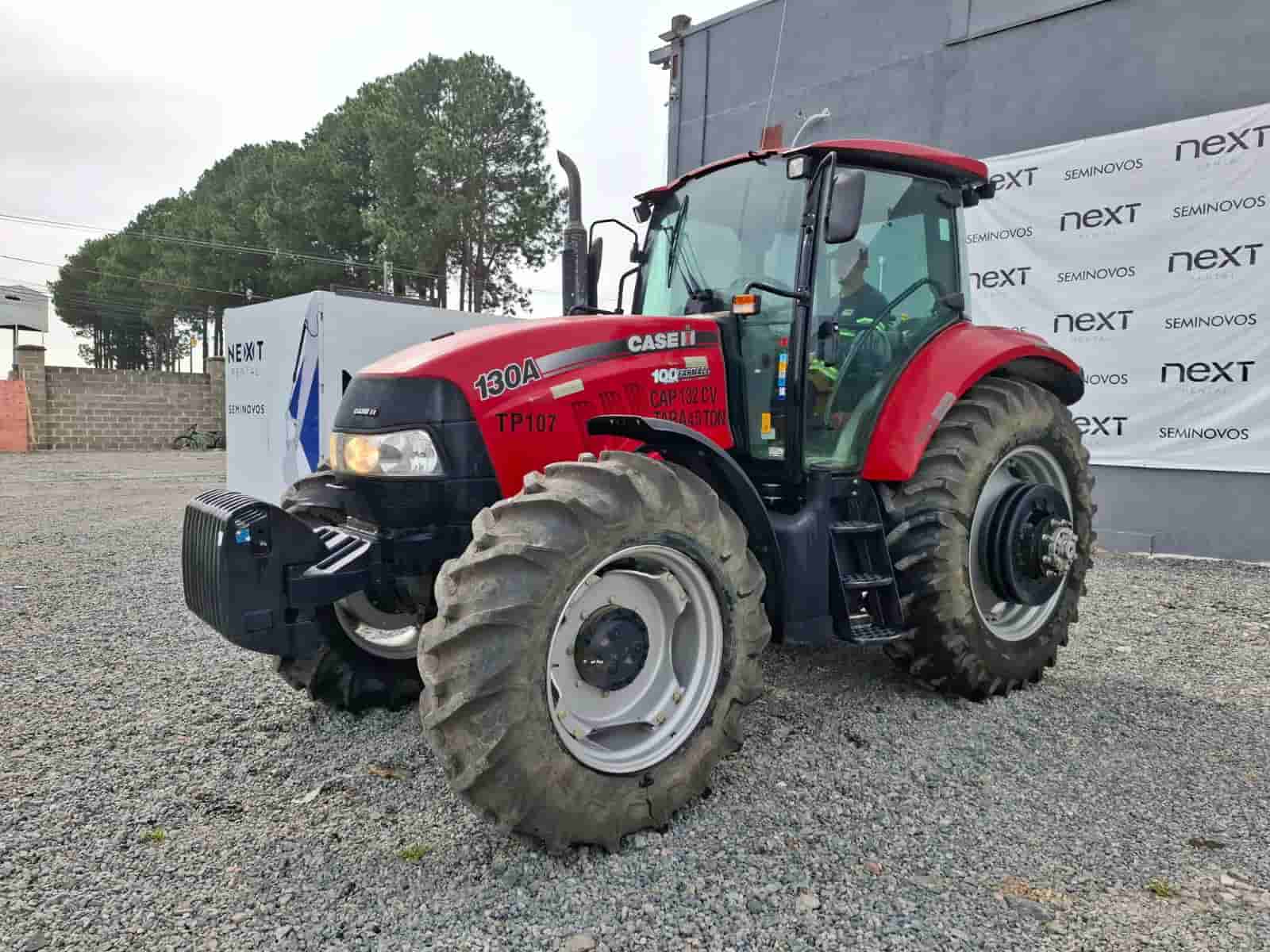 Trator agrícola Case Farmall 130 A 2023 - imagem de fundo
