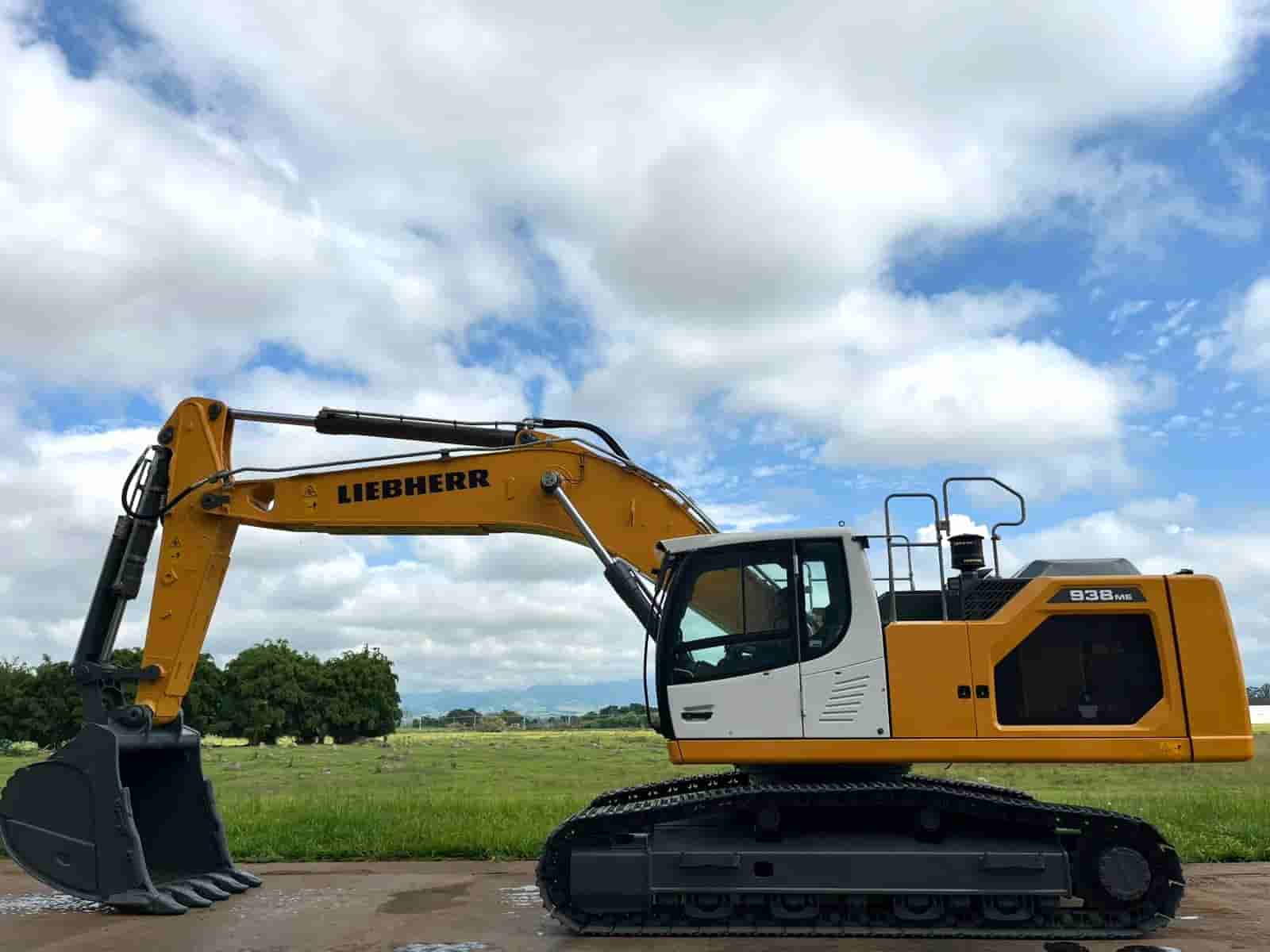 Escavadeira Liebherr R938 2021 - imagem de fundo