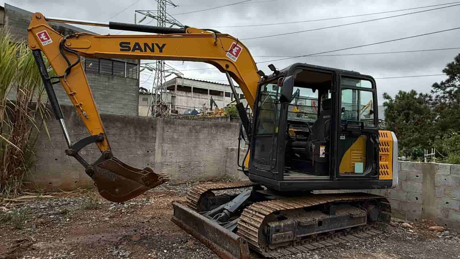 Mini Escavadeira Sany SY75C 2013 - imagem de fundo