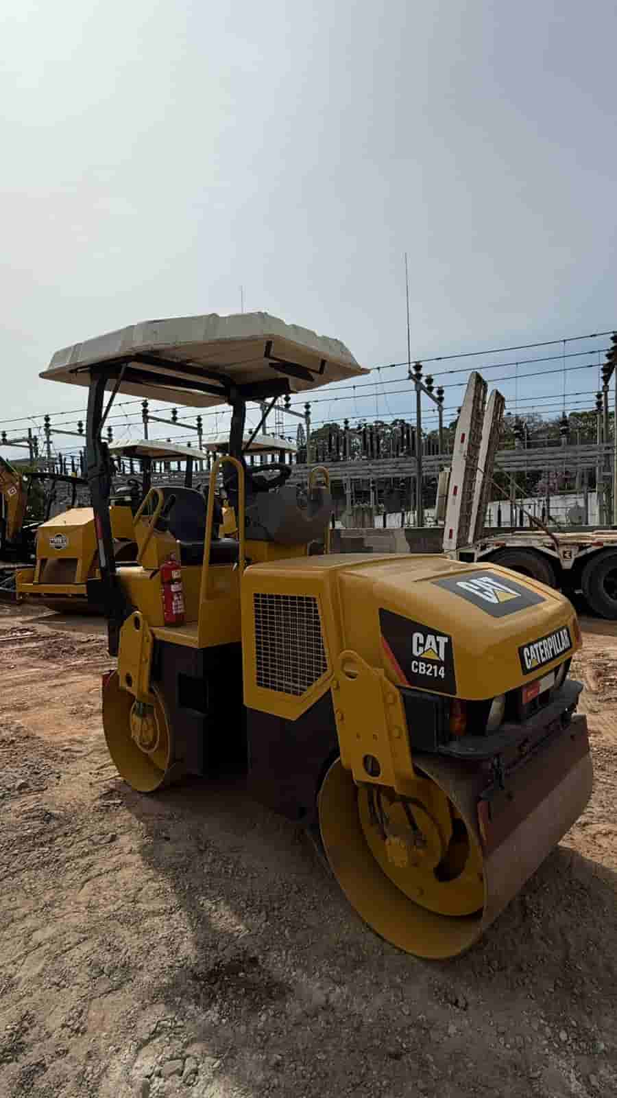 Rolo compactador Caterpillar CB214 2006 - imagem de fundo