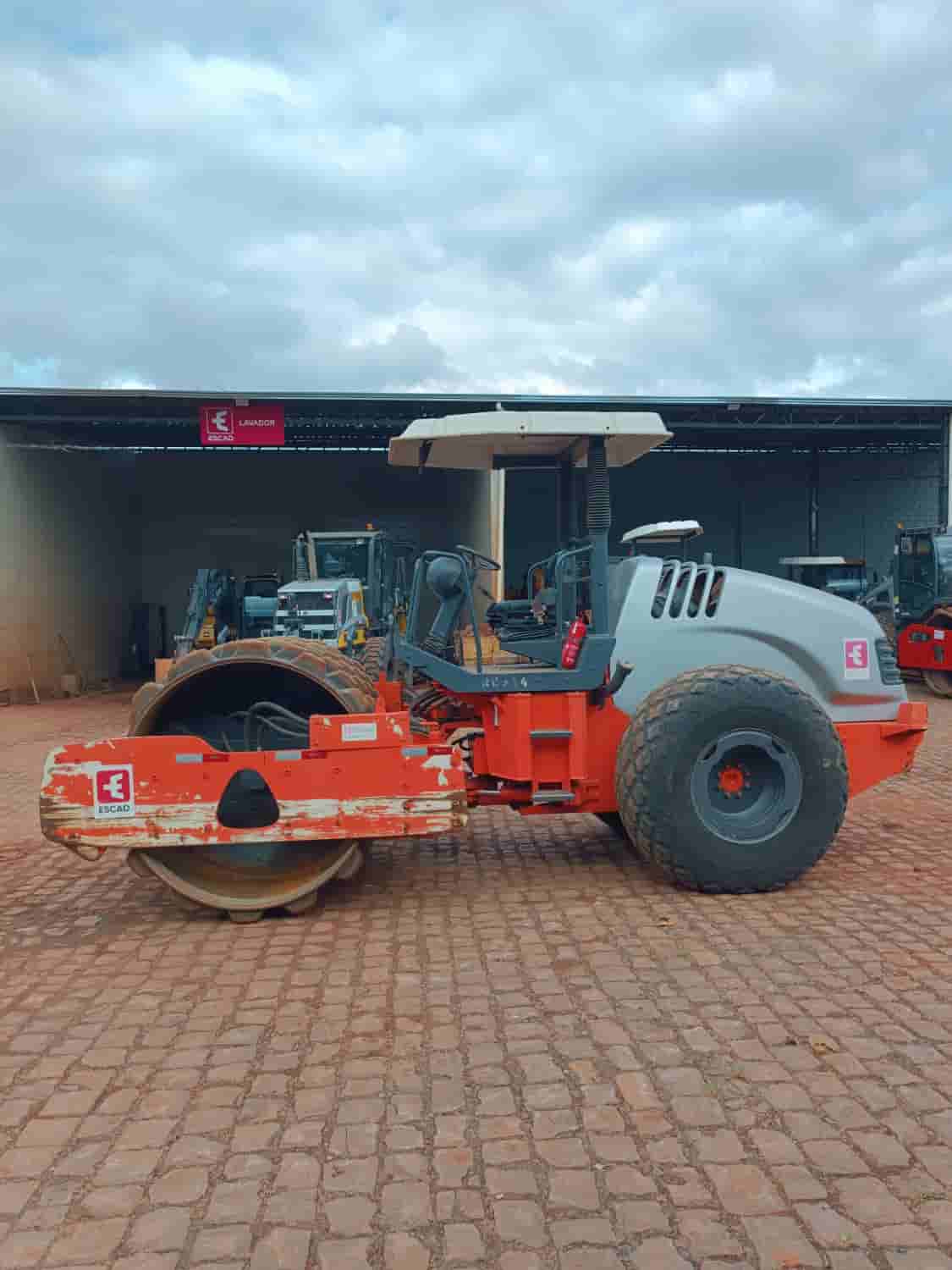 Rolo compactador Hamm 3411 2008 - imagem de fundo