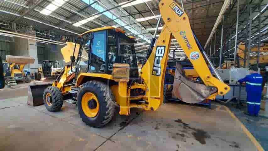 Retroescavadeira JCB 3CX 2022 - imagem de fundo