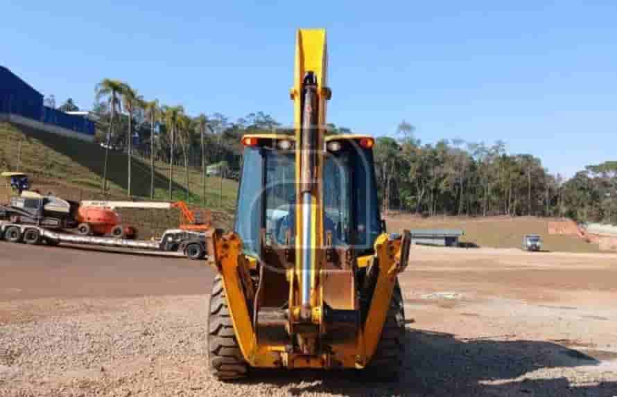 Retroescavadeira John Deere 310 L 2021 - imagem de fundo