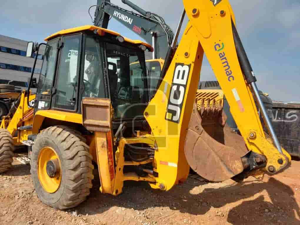 Retroescavadeira JCB 3CX 2022 - imagem de fundo
