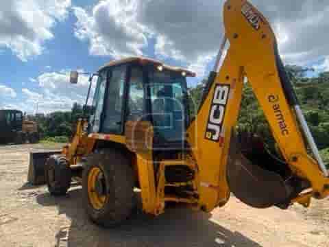 Retroescavadeira JCB 3CX 2022 - imagem de fundo