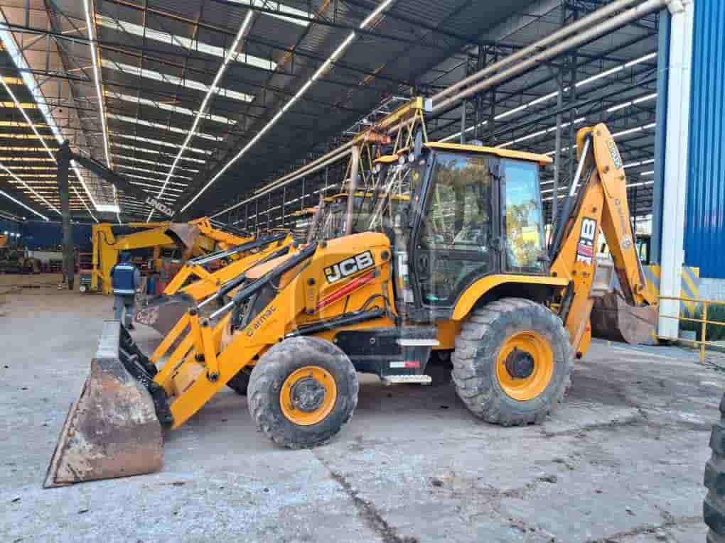 Retroescavadeira JCB 3CX 2022 - imagem de fundo