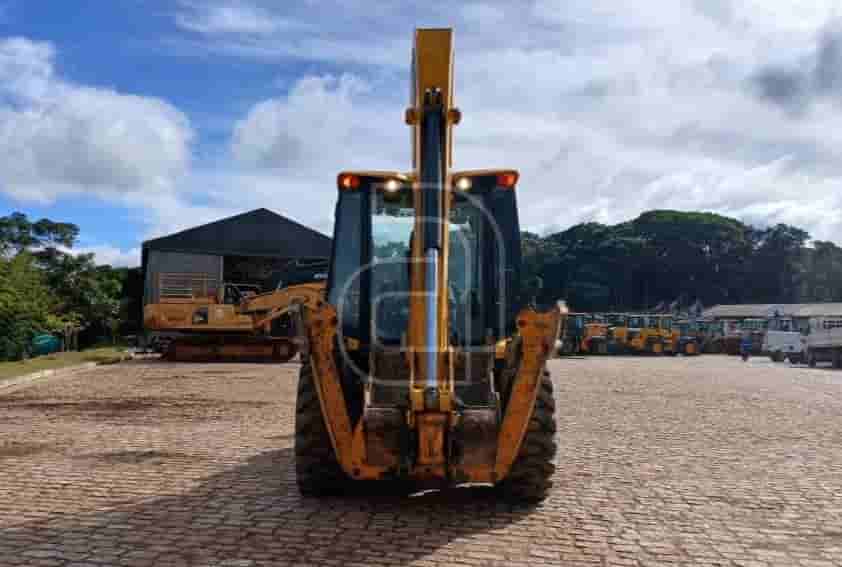 Retroescavadeira JCB 3CX 2022 - imagem de fundo
