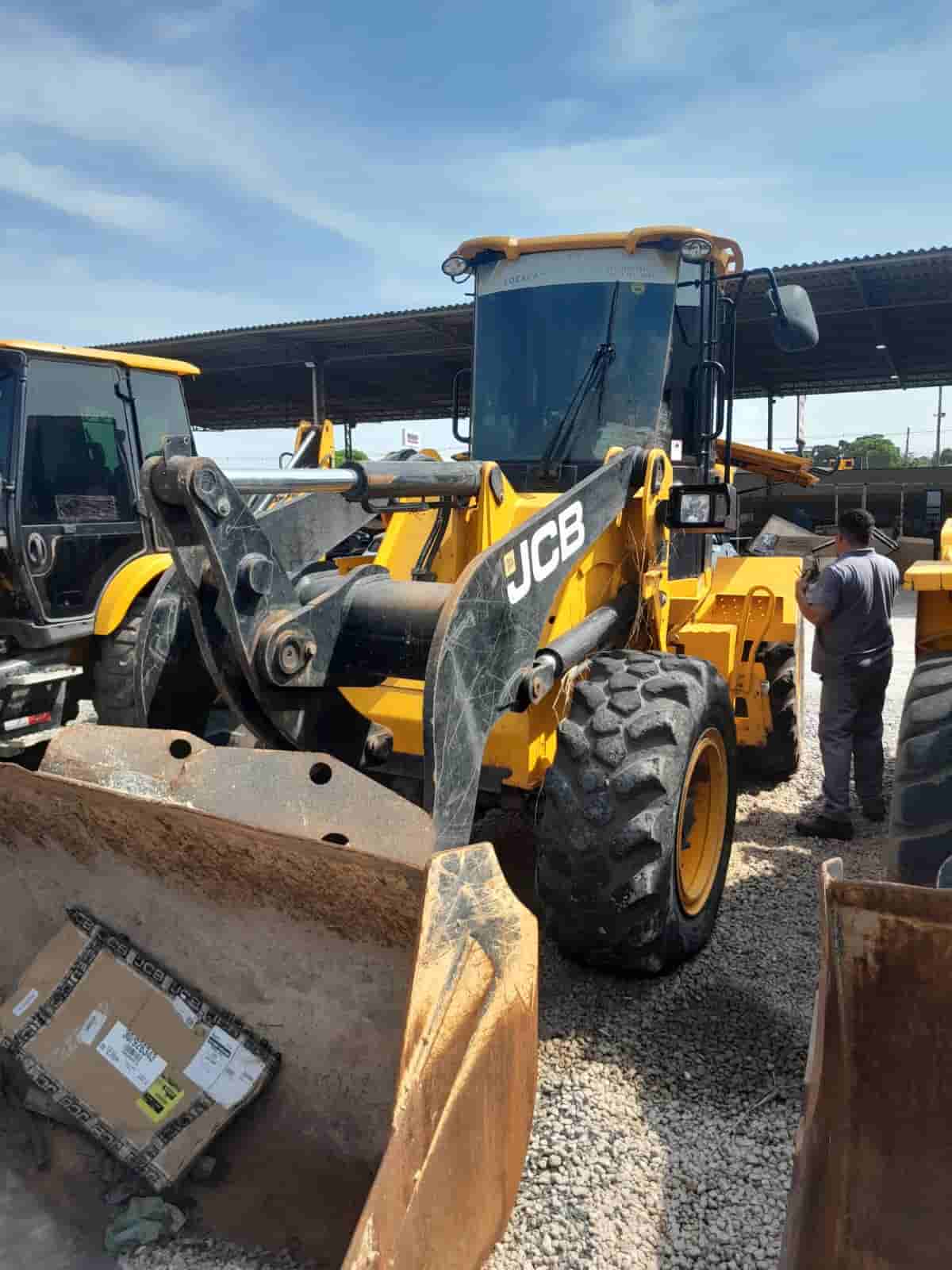 Pá Carregadeira JCB 422ZX 2022 - imagem de fundo