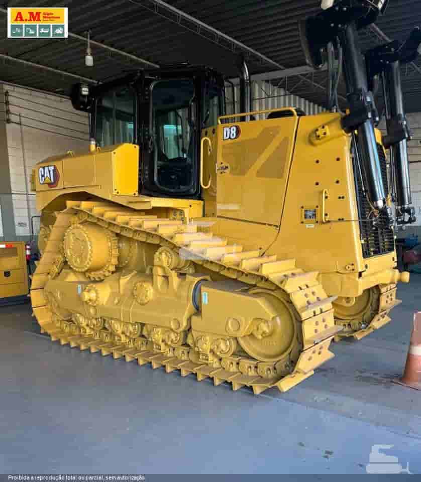 Trator de esteira Caterpillar  D8 2021 - imagem de fundo