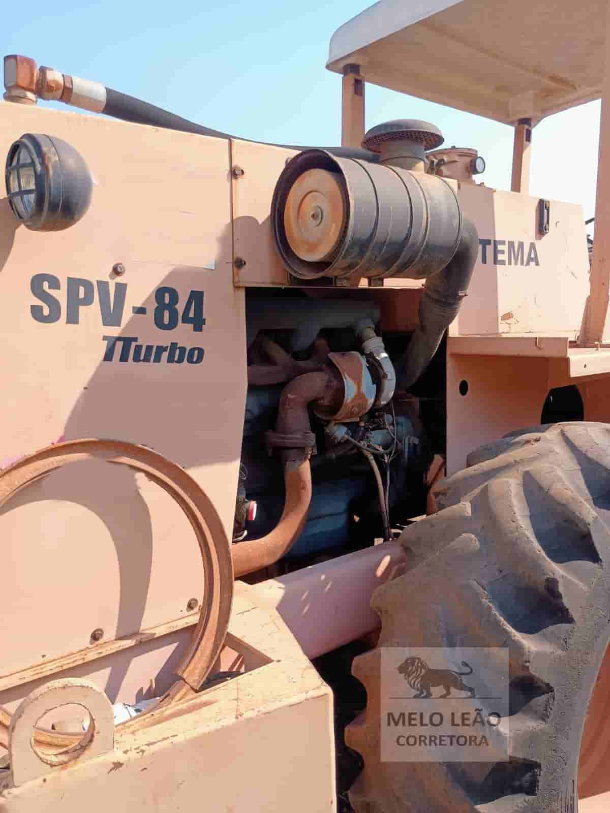 Rolo compactador Tema Terra SPV84 2002 - imagem de fundo