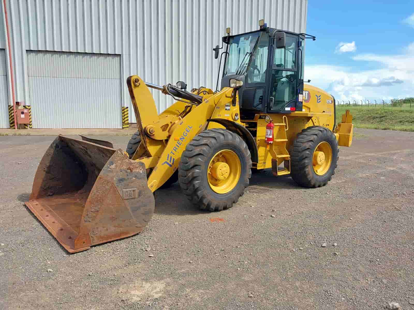 Pá Carregadeira Caterpillar 920K 2020 - imagem de fundo