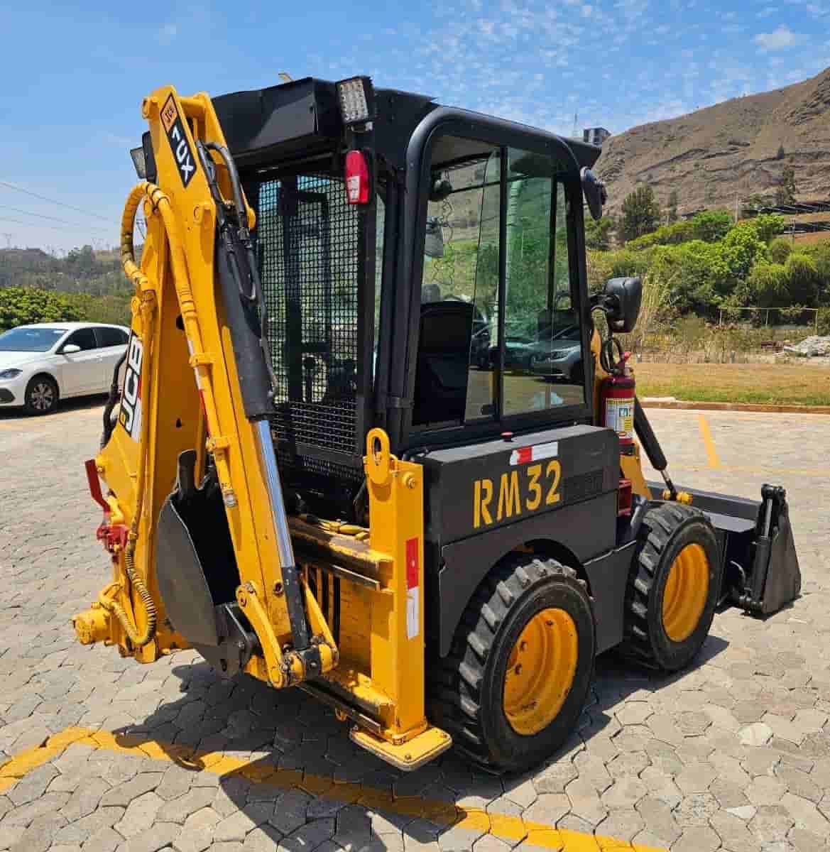 Mini retroescavadeira JCB 1CX 2018 - imagem de fundo