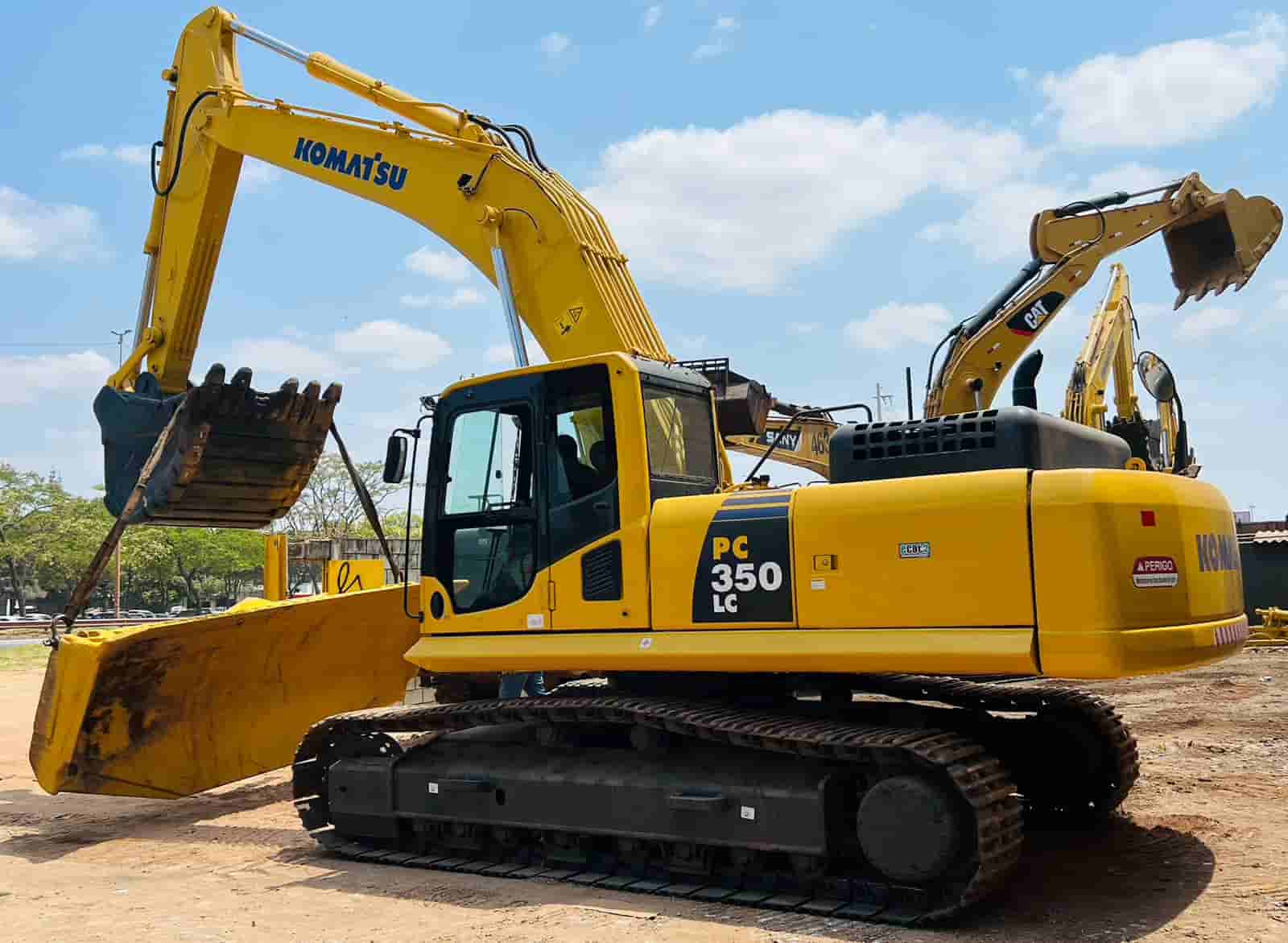 Escavadeira Komatsu PC350LC 2019 - imagem de fundo