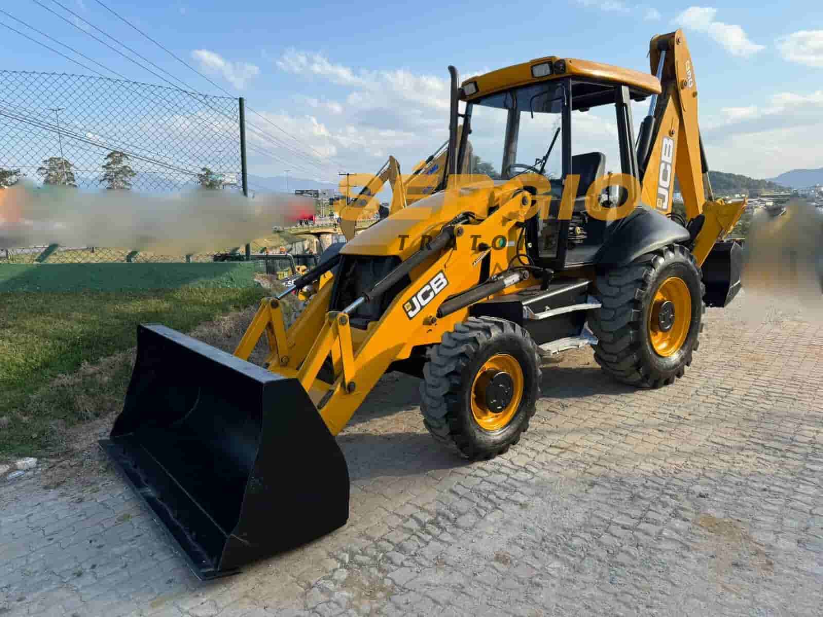Retroescavadeira JCB 3C 2013 - imagem de fundo