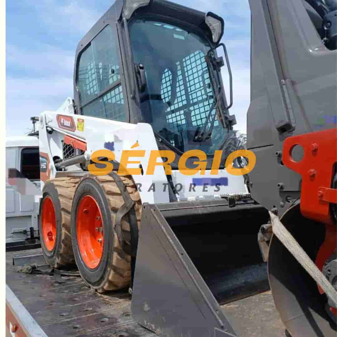 Mini Carregadeira Bobcat S450 2023 - imagem de fundo