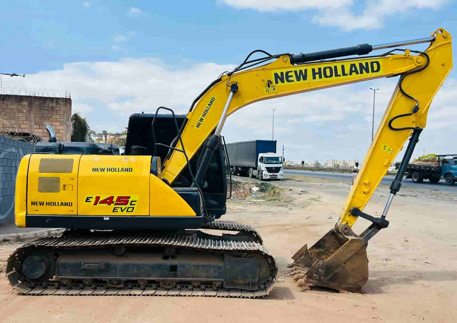 Escavadeira New Holland E145C-EVO 2019 - imagem de fundo