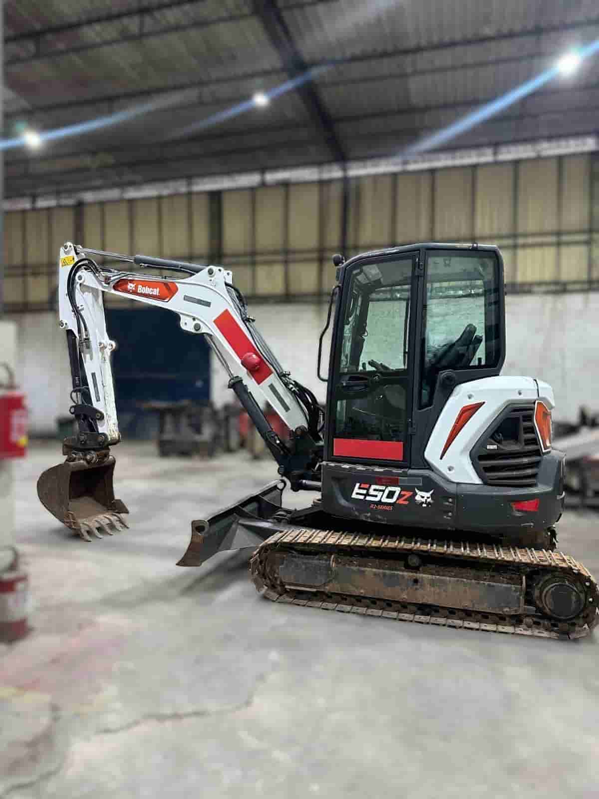 Mini Escavadeira Bobcat E50 2021 - imagem de fundo