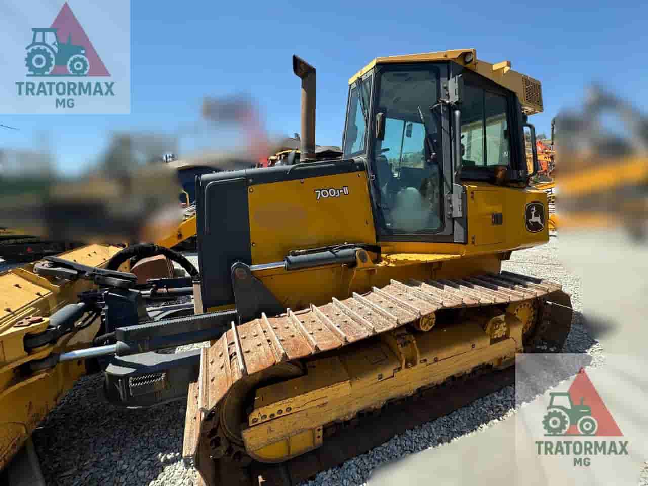 Trator de esteira John Deere 700J-II 2021 - imagem de fundo