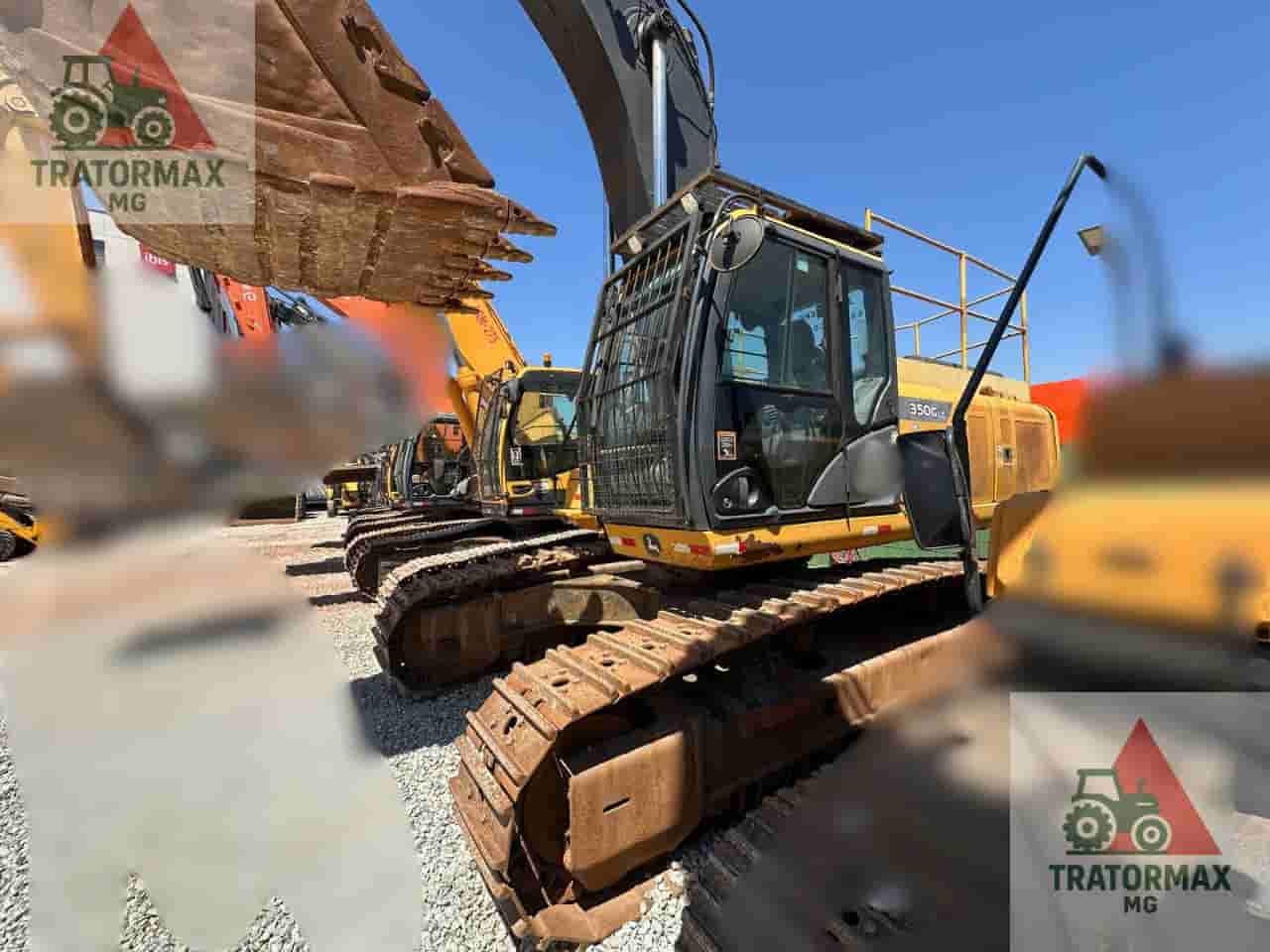 Escavadeira John Deere 350G 2022 - imagem de fundo