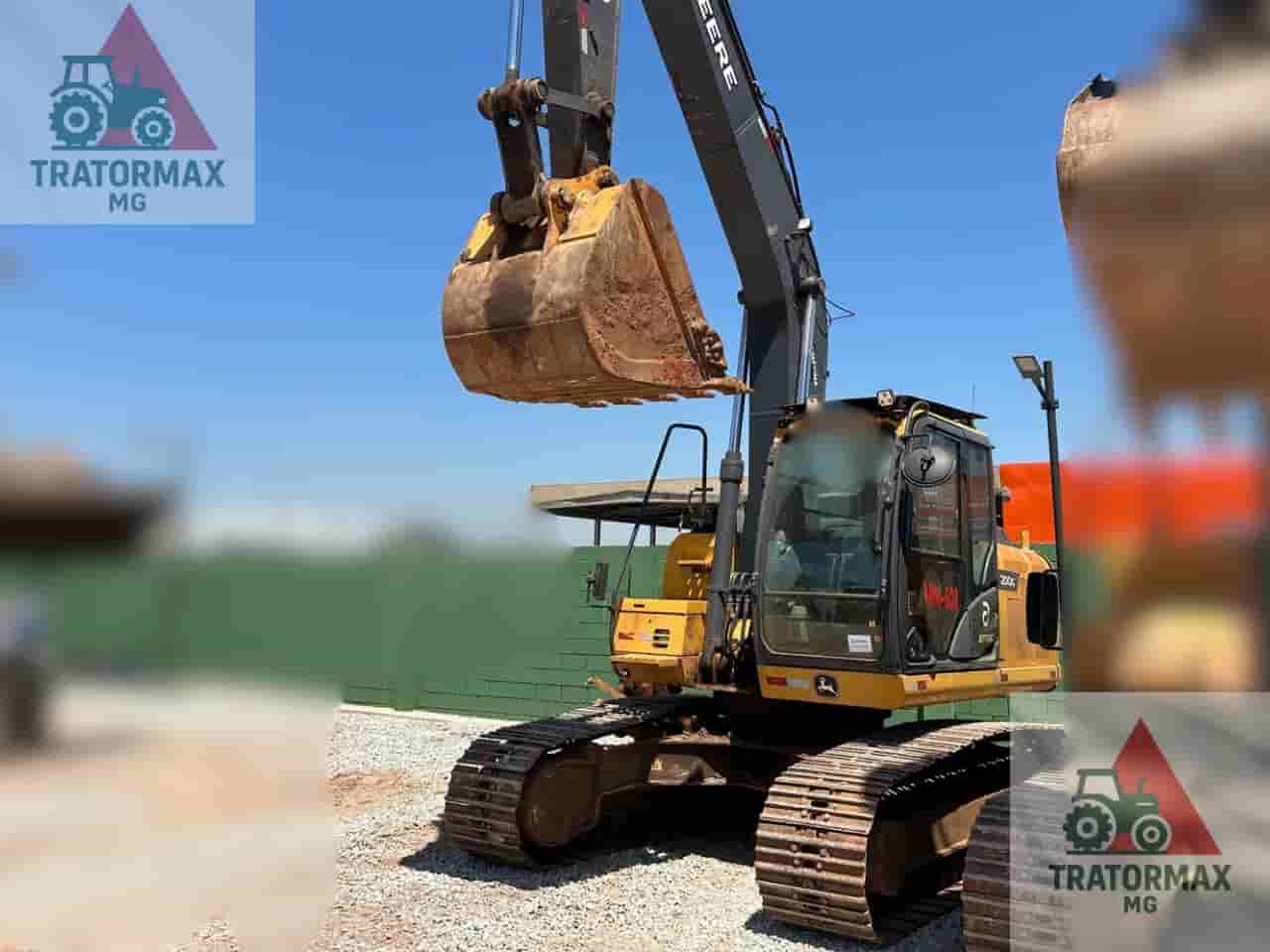 Escavadeira John Deere  200G 2022 - imagem de fundo