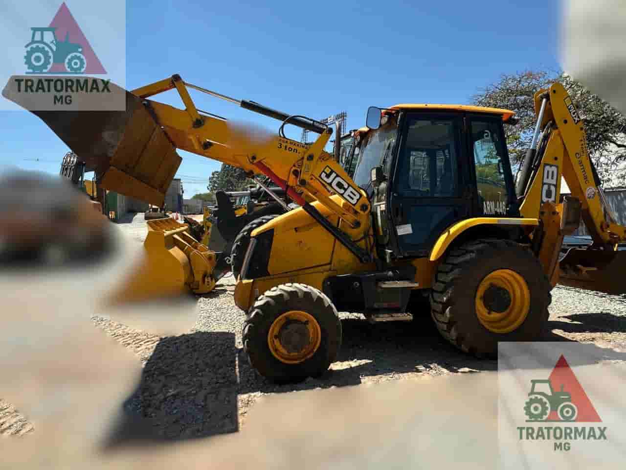 Retroescavadeira JCB 3CX 4X4 2022 - imagem de fundo