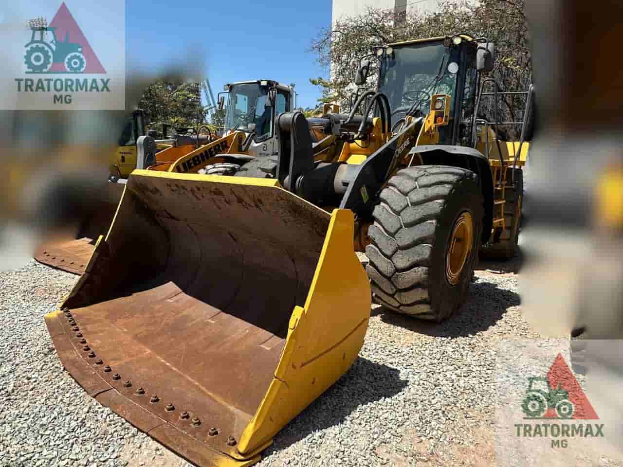 Pá Carregadeira John Deere 744K 2015 - imagem de fundo