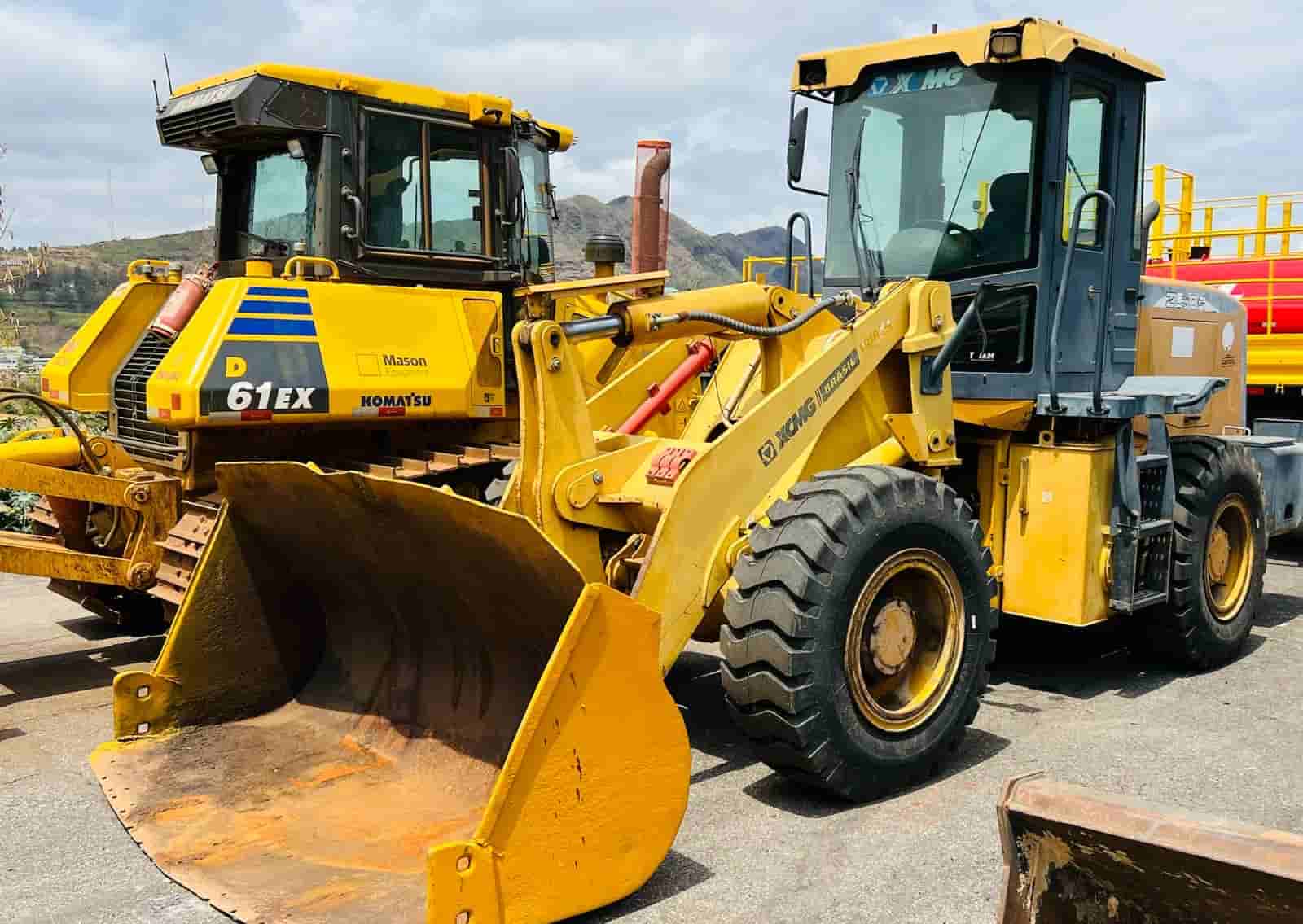 Pá Carregadeira XCMG ZL30H 2013 - imagem de fundo