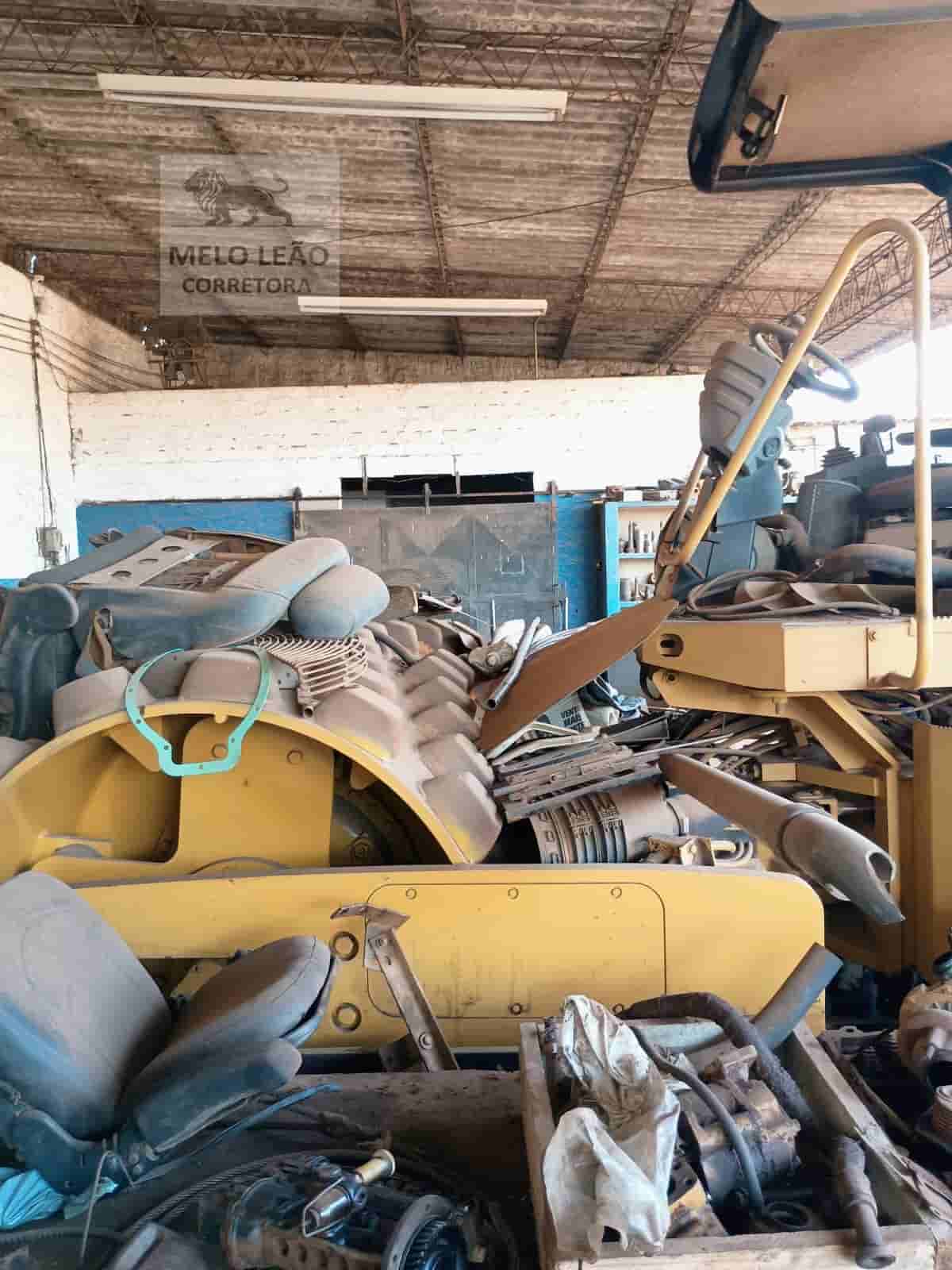 Rolo compactador Caterpillar CP533E 2007 - imagem de fundo