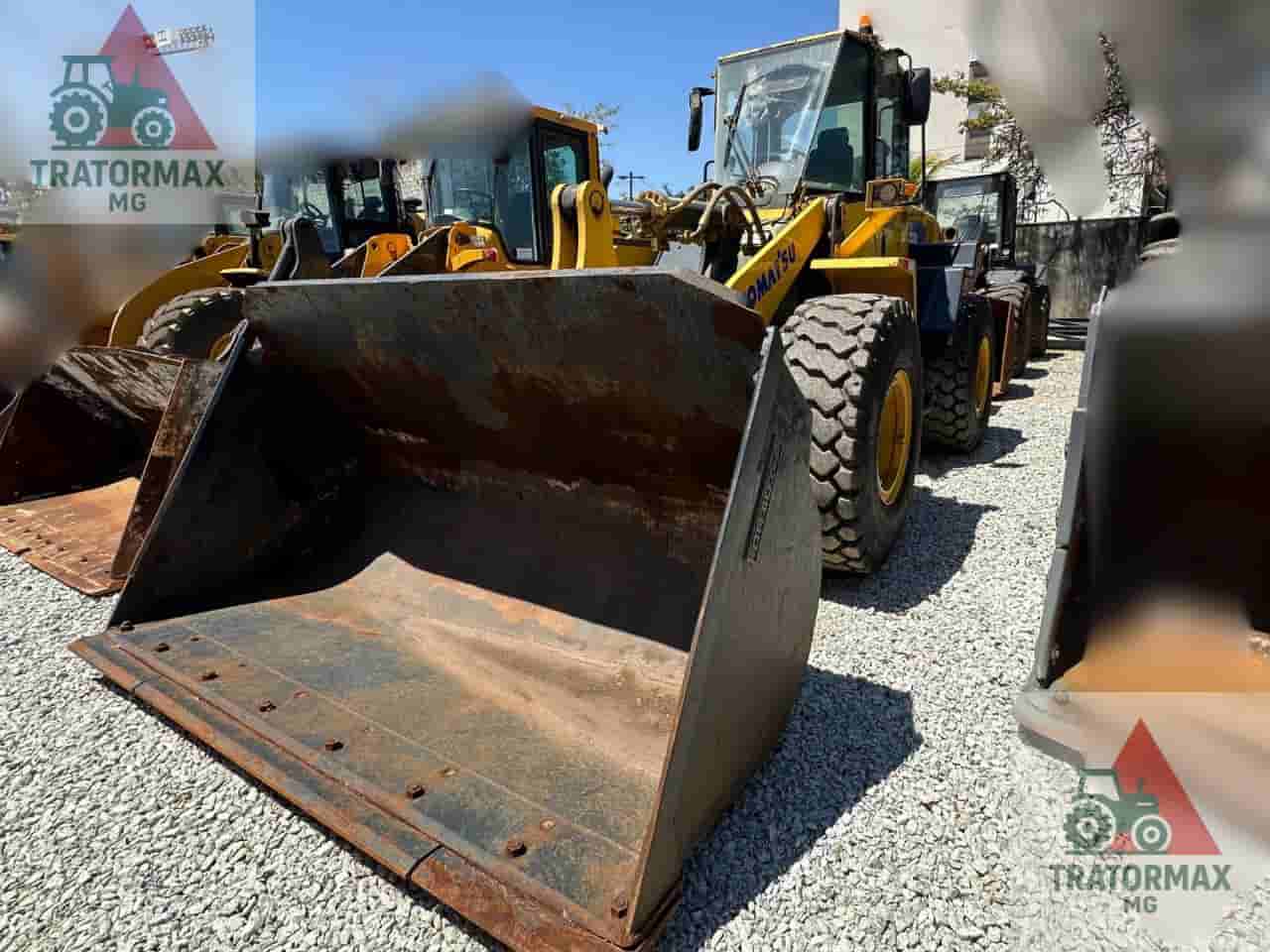 Pá Carregadeira Komatsu  WA320 2020 - imagem de fundo