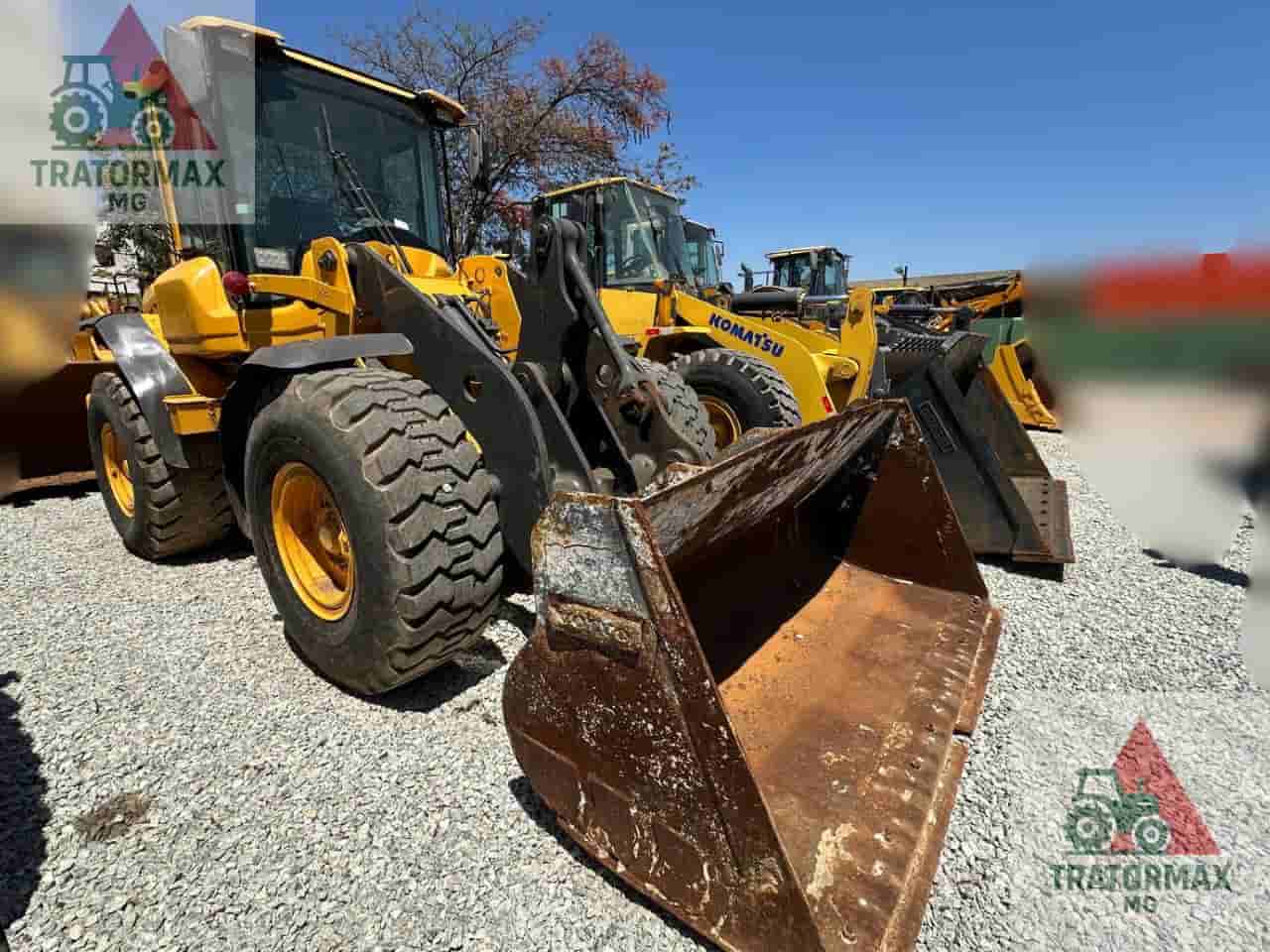 Pá Carregadeira Volvo L70 F 2019 - imagem de fundo