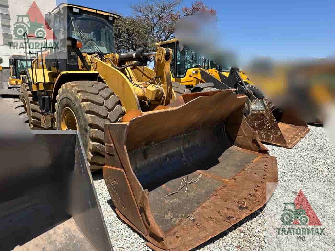 Pá Carregadeira Caterpillar  966L 2022 - imagem de fundo
