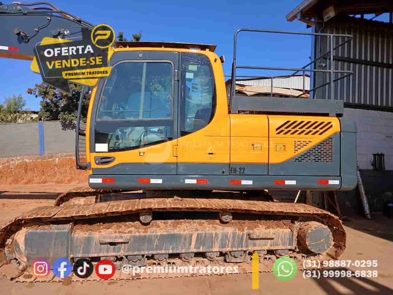 Escavadeira Hyundai R220 2019 - imagem de fundo