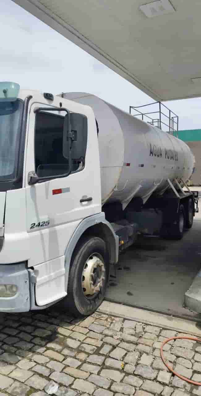 Caminhão Mercedes Benz Atego 2425 2011 - imagem de fundo