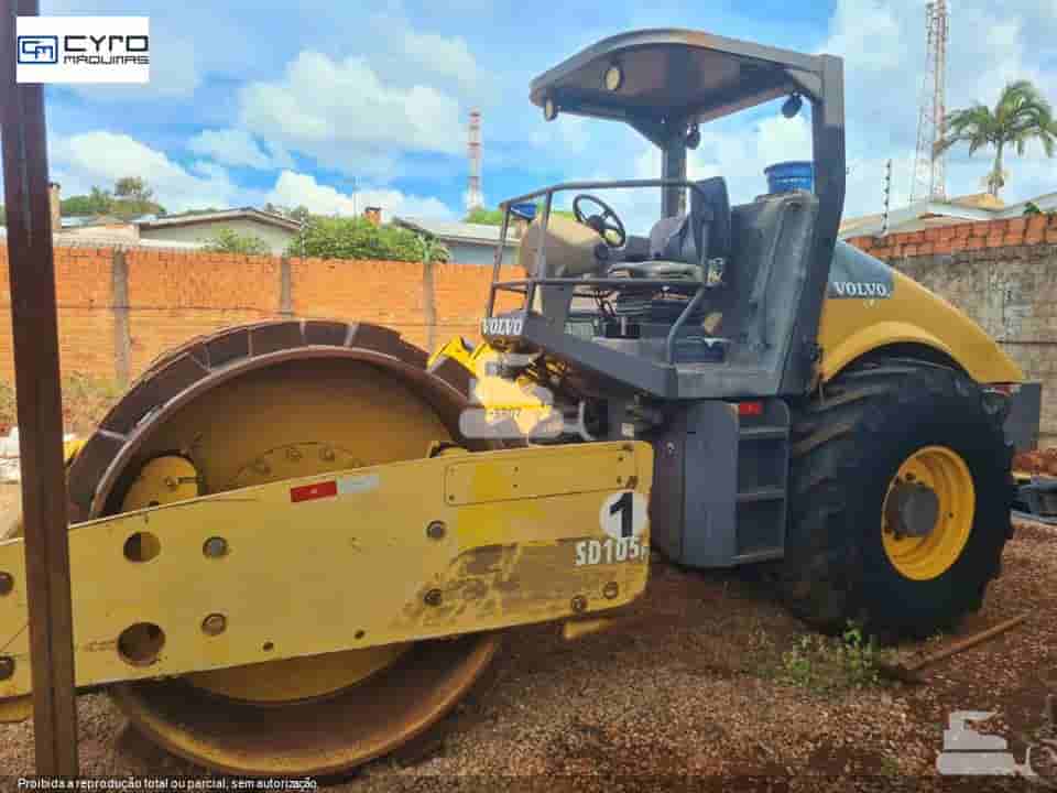 Rolo compactador Volvo SD105F 2009 - imagem de fundo