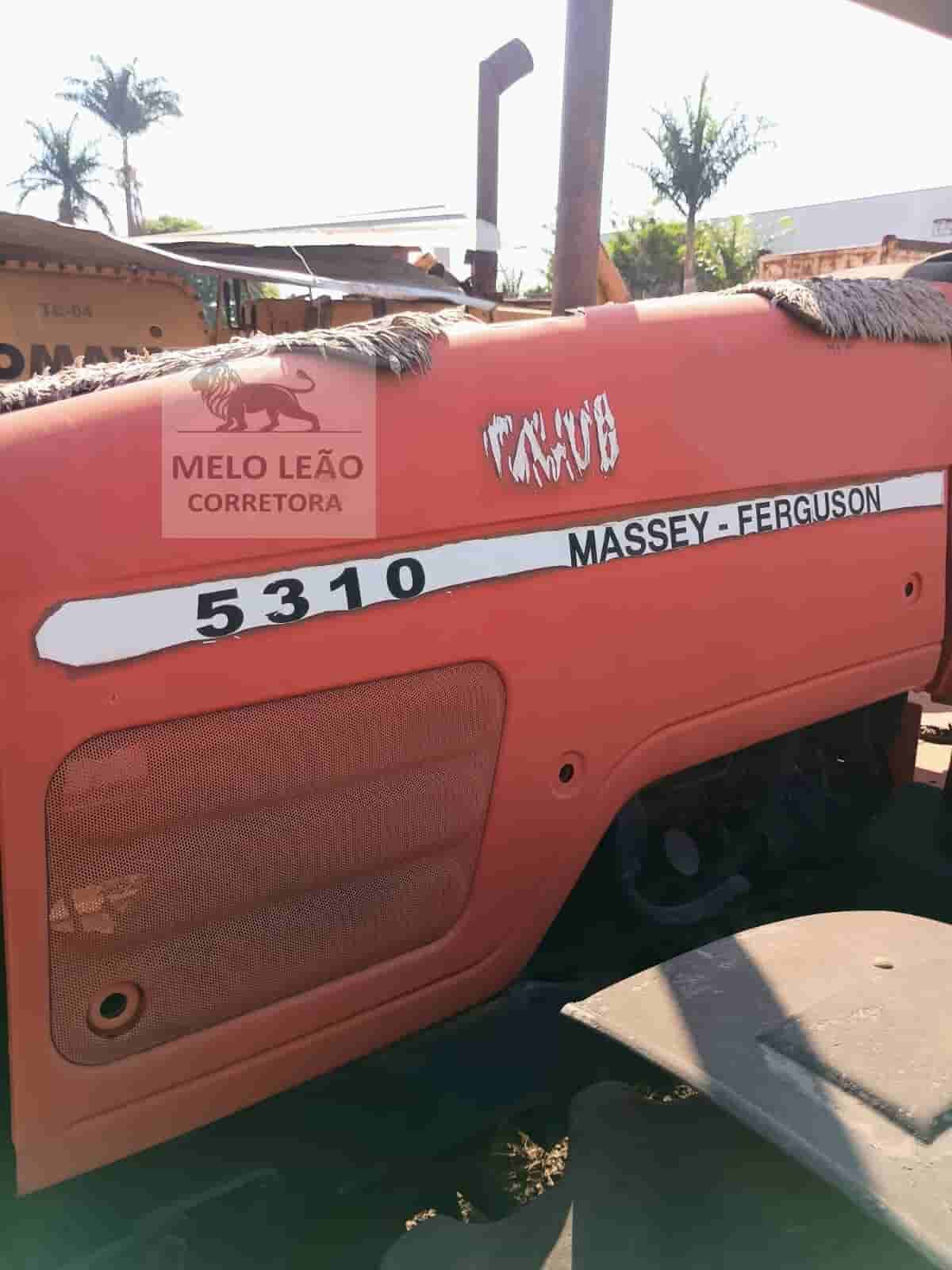 Trator agrícola Massey Ferguson MF5310 2000 - imagem de fundo
