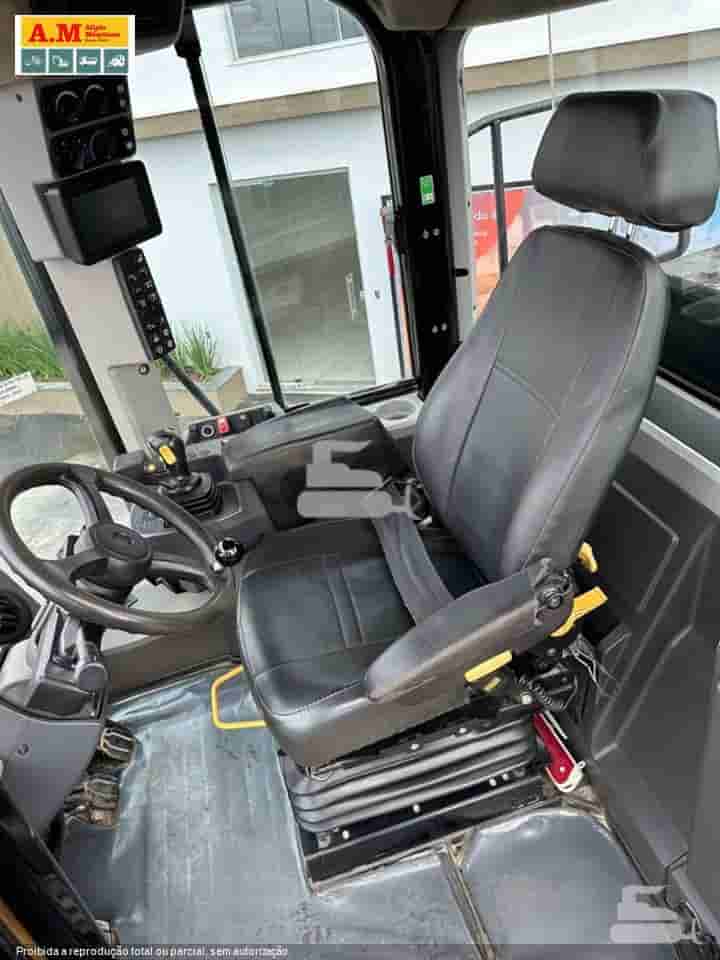Pá Carregadeira Caterpillar 950L 2019 - imagem de fundo