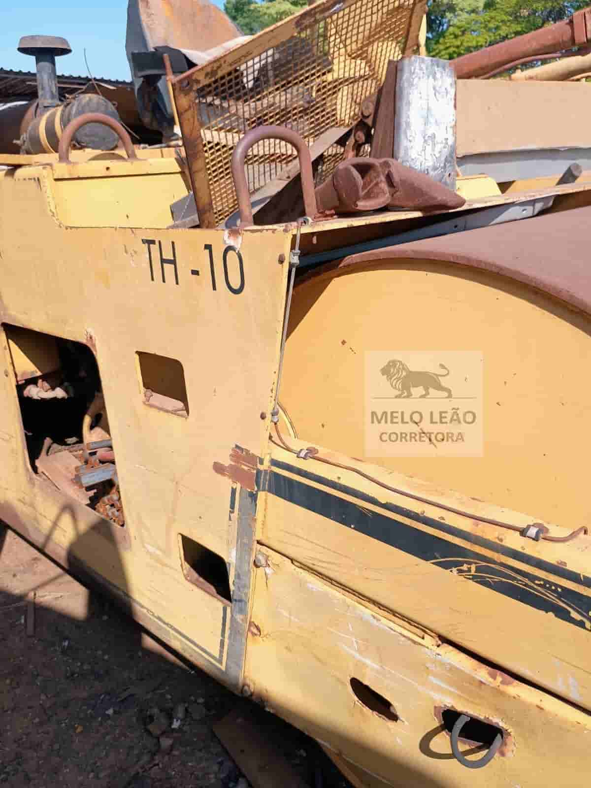 Rolo compactador Tema Terra TH10 1976 - imagem de fundo